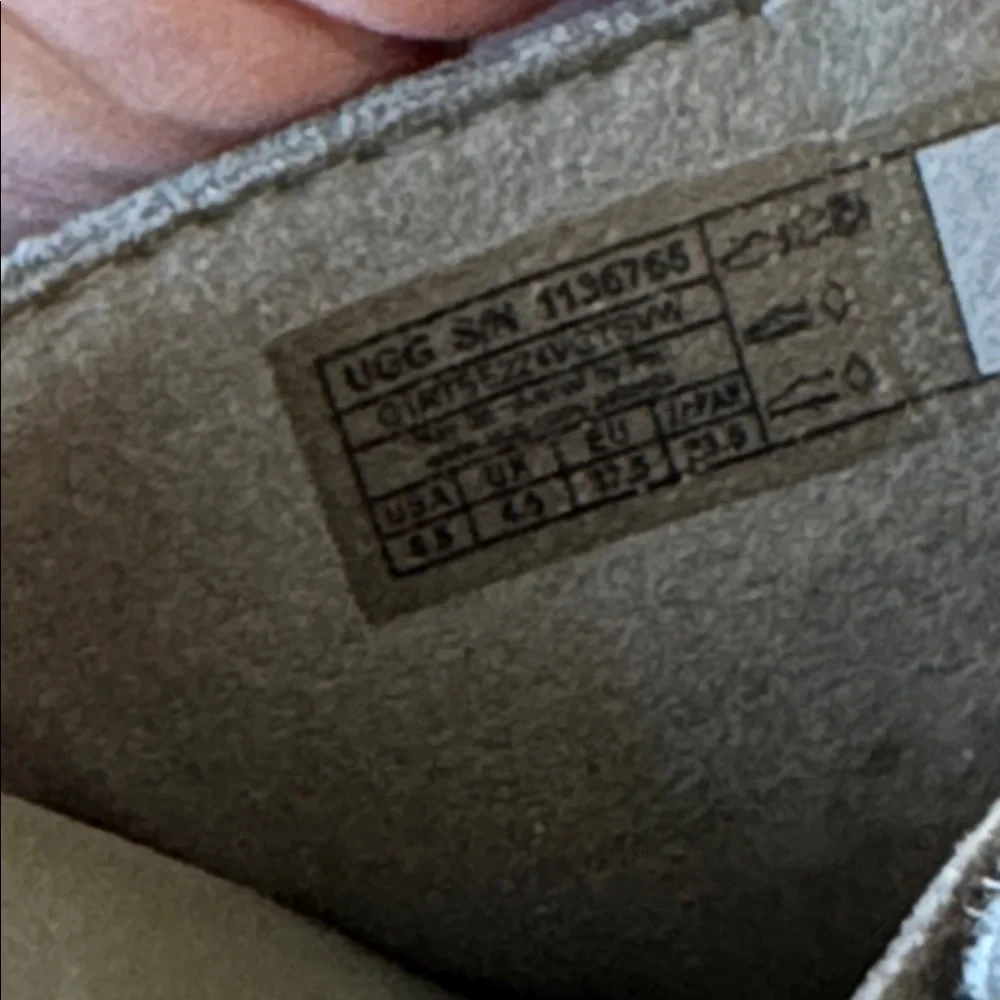 UGG 6 1/2 Ashton platform slide sandals